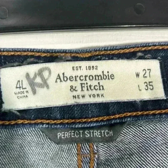 Abercrombie & Fitch Medium/Dark wash Distressed size 27/4L Perfect Stretch. Erin - Picture 10 of 10